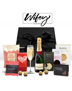Luxury anniversary Champagne gift boxes with personalised crystal flute and gourmet treats for your wife.