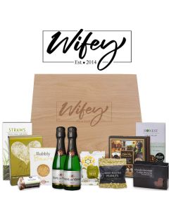 Anniversary gift luxury hamper gift boxes for wife.