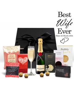 Luxury anniversary Champagne gift boxes with personalised crystal flute and gourmet treats for your wife.